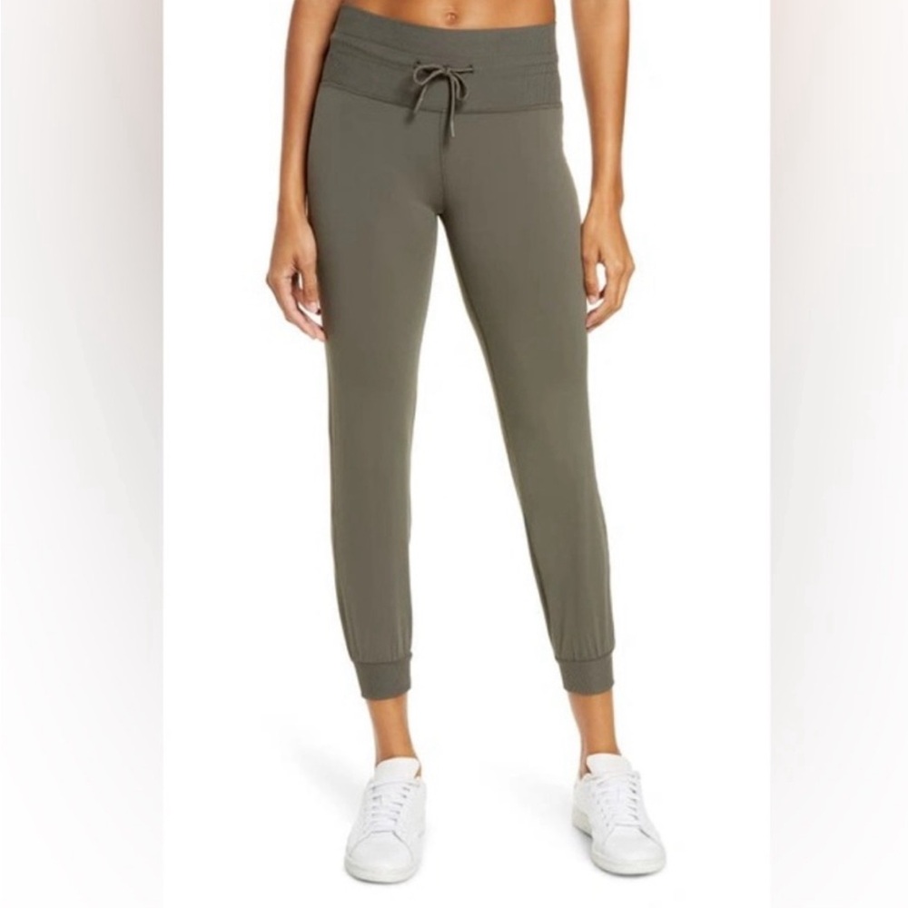 Vuori Daily Joggers size S